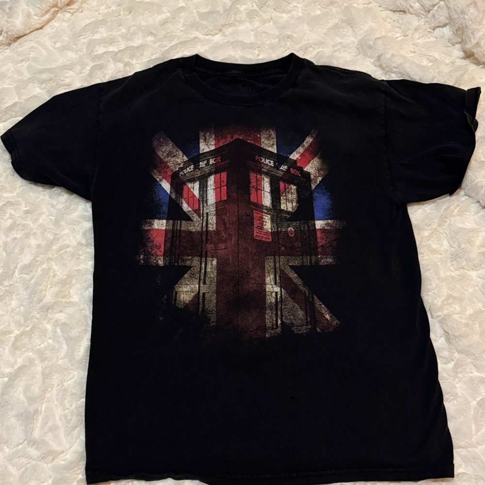 DR WHO  Union Jack and Police Box Design t shirt